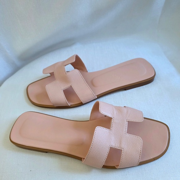 Hermes Oran sandals in soft pink - Picture 3 of 5